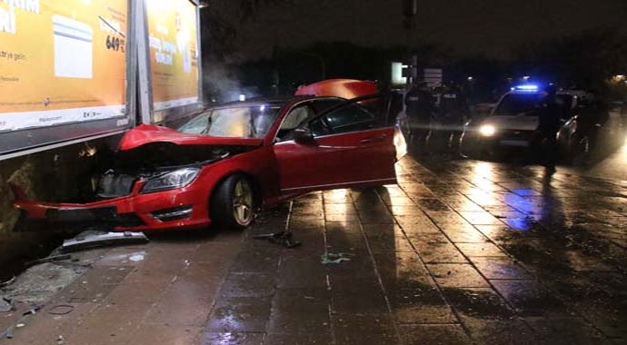 Polis onu görünce peşine düştü! Lüks araç bu hale geldi