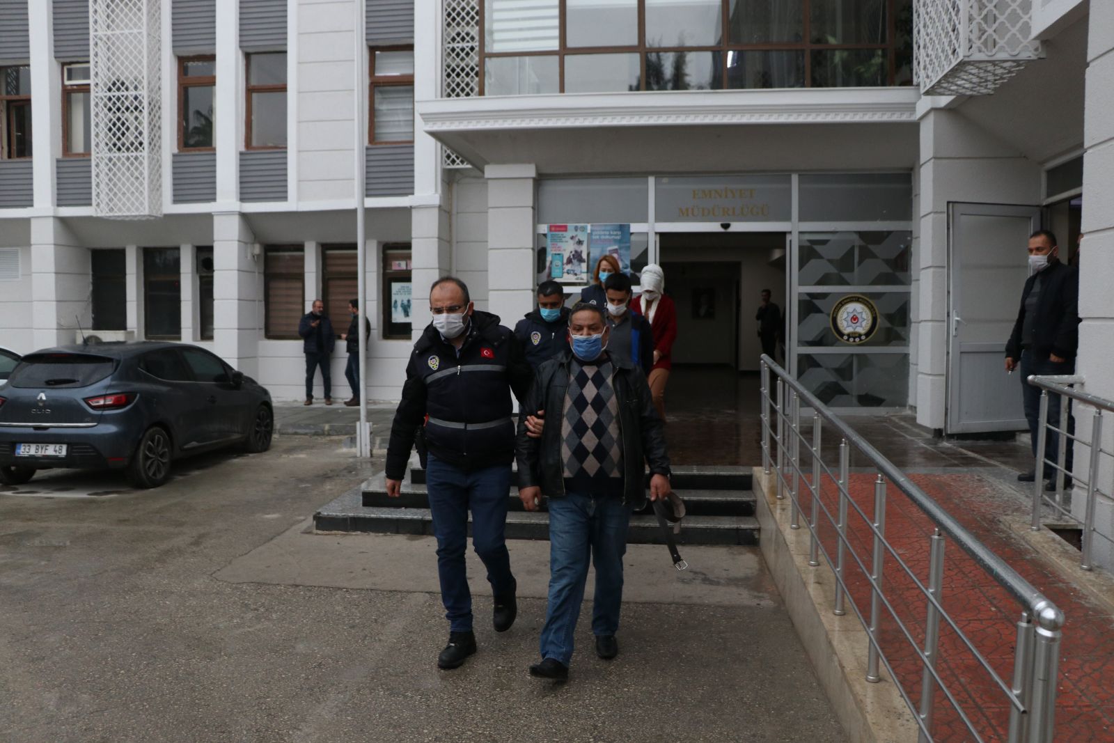 Film gibi dolandırıcılık: 'Bu bizim gelinimiz olacak' dediler birbirlerine girdiler