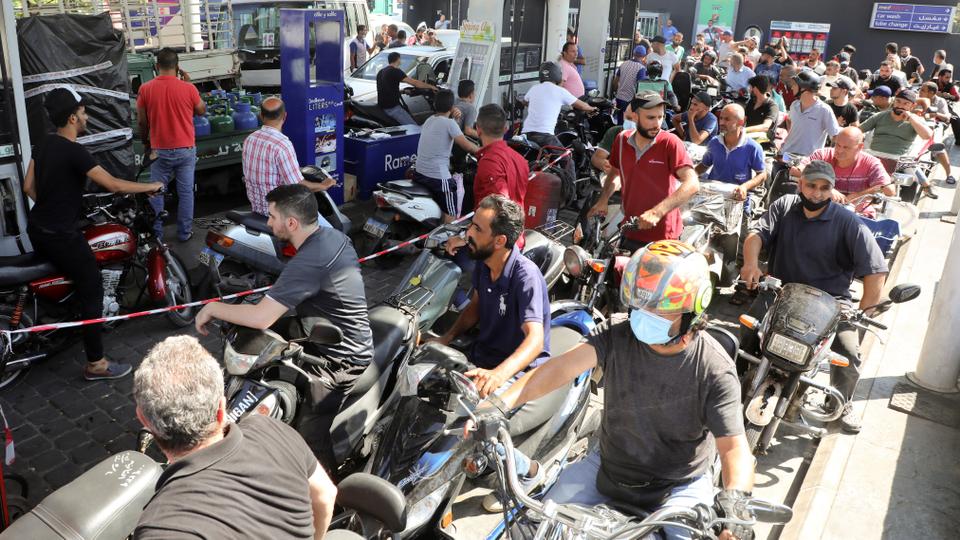 Lübnan'da bir hafta içinde benzine ikinci zam Lübnan'da bir hafta içinde benzine ikinci zam
