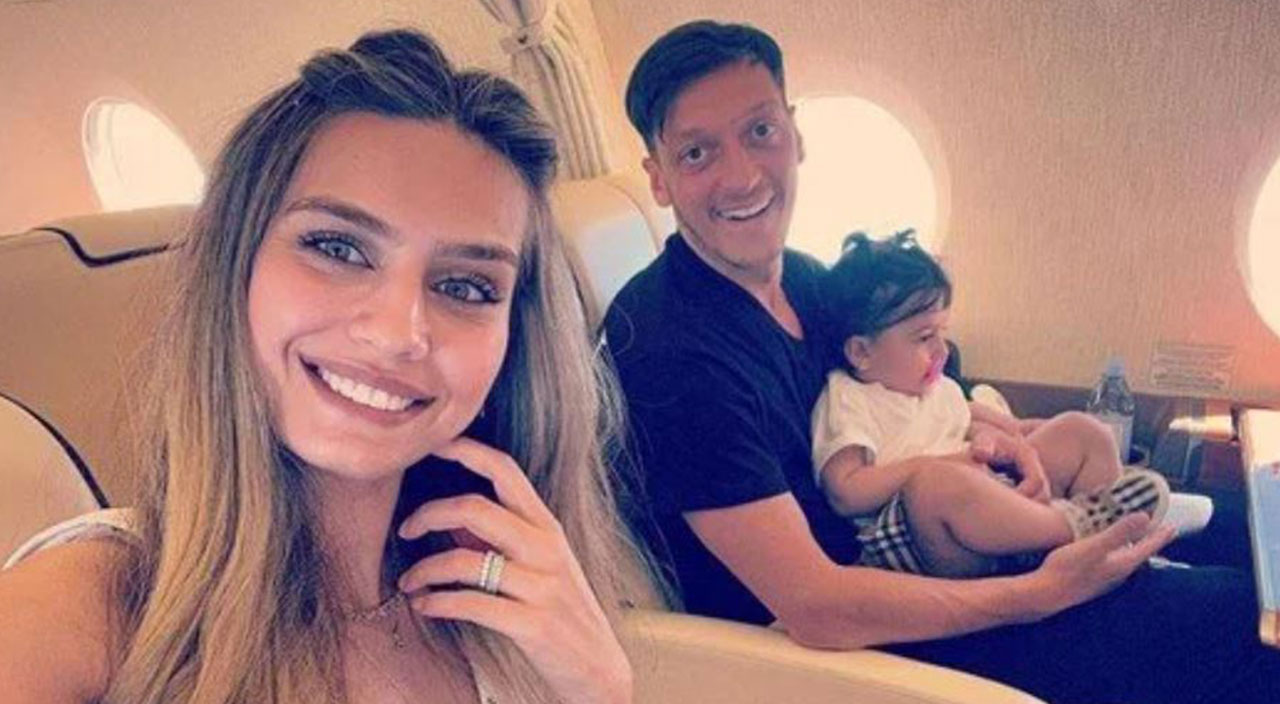 “5 çocuk sözümüz var” diyen Amine Gülşe’den müjde: Mesut Özil ikinci kez baba oluyor “5 çocuk sözümüz var” diyen Amine Gülşe’den müjde: Mesut Özil ikinci kez baba oluyor
