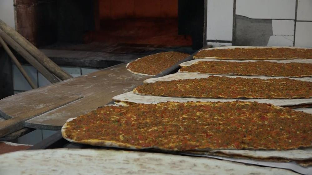 Yarım metre lahmacunun Gaziantep'teki fiyatı 10 TL, Bodrum'da 150-200 TL