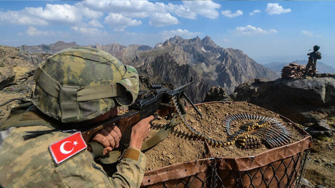 Suriye operasyonu öncesi YPG’yi korku sardı, yardım istedi: SİHA'larla kadrolarımız hedef alınıyor