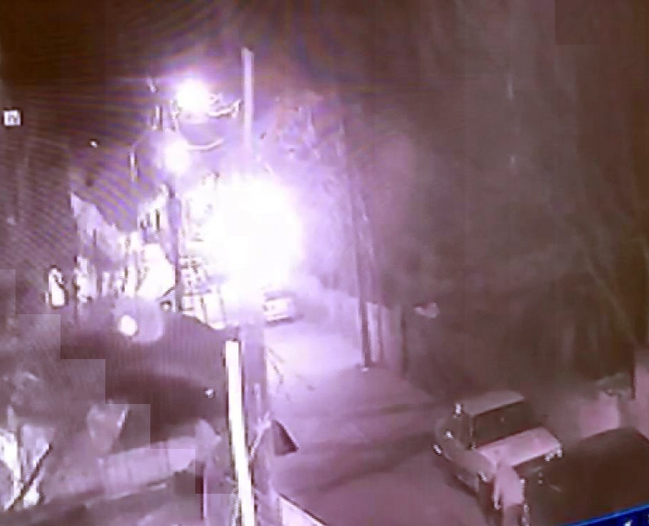 Deprem sonrası eline aldığı bıçakla 160 aracın lastiğini patlattı