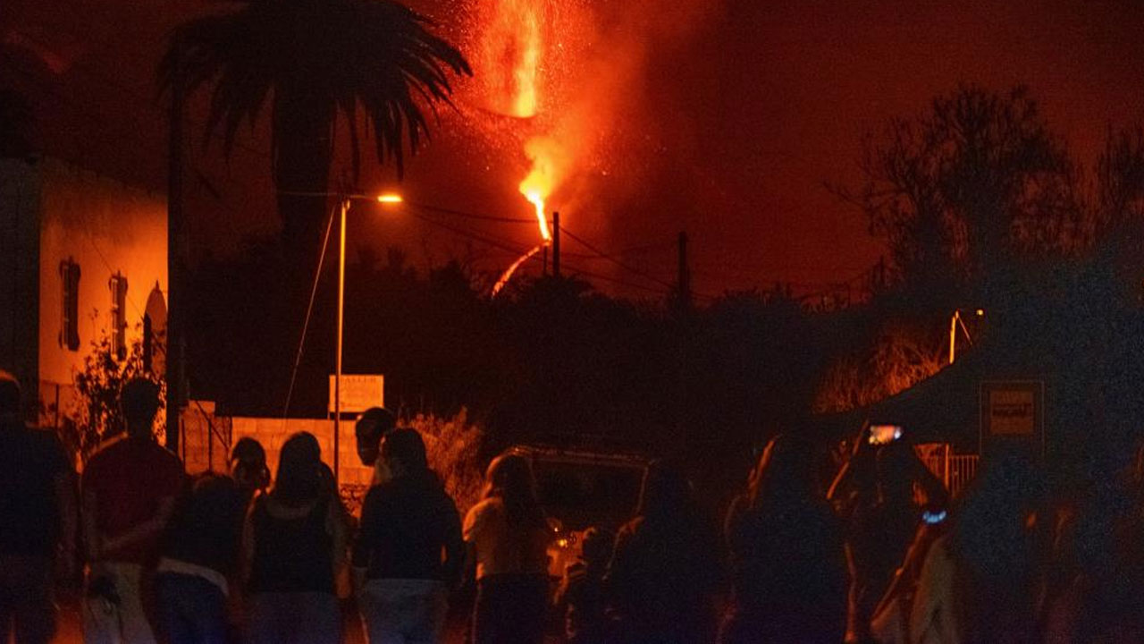 La Palma’daki yanardağ 28 gündür faal: Bir yerleşim yeri yok oldu