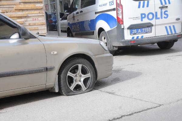 Eskişehir'de park halindeki araçların lastikleri kesildi