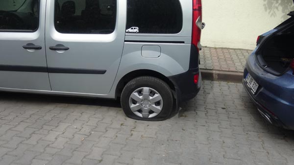 36 kişi sabah araçlarını o halde görünce şoke oldu! 36 kişi sabah araçlarını o halde görünce şoke oldu!