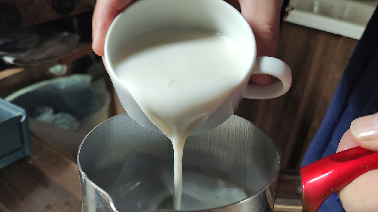 Bir fincanını 18 liradan satıyor, taleplere yetişemiyor!