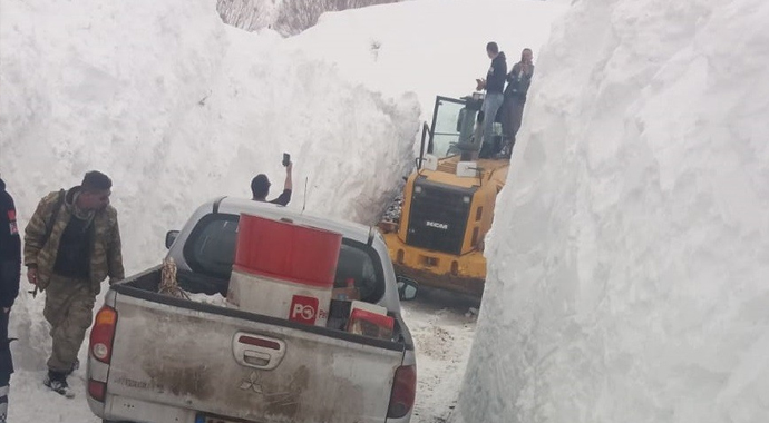 Tüm ekipler bir oldu, 80 yaşındaki Leyla Nine hastaneye ulaştırıldı