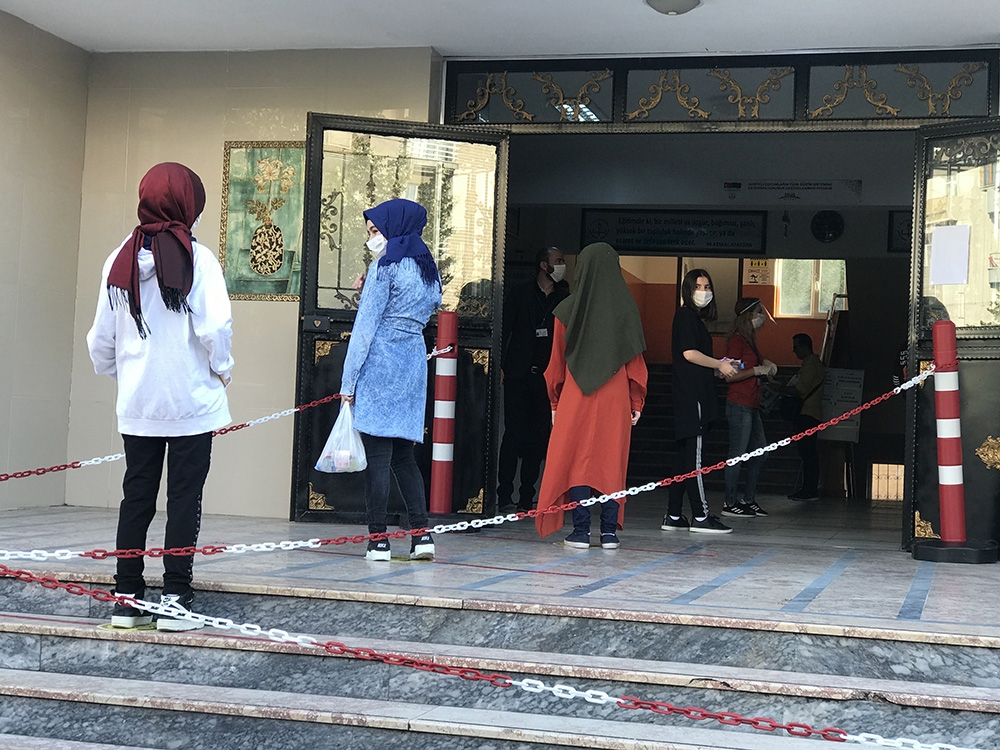 Korona virüs önlemleri altında LGS sınavı