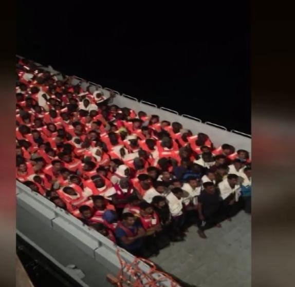 Türk gemisi Libya’da batan gemiden 466 kişiyi kurtardı