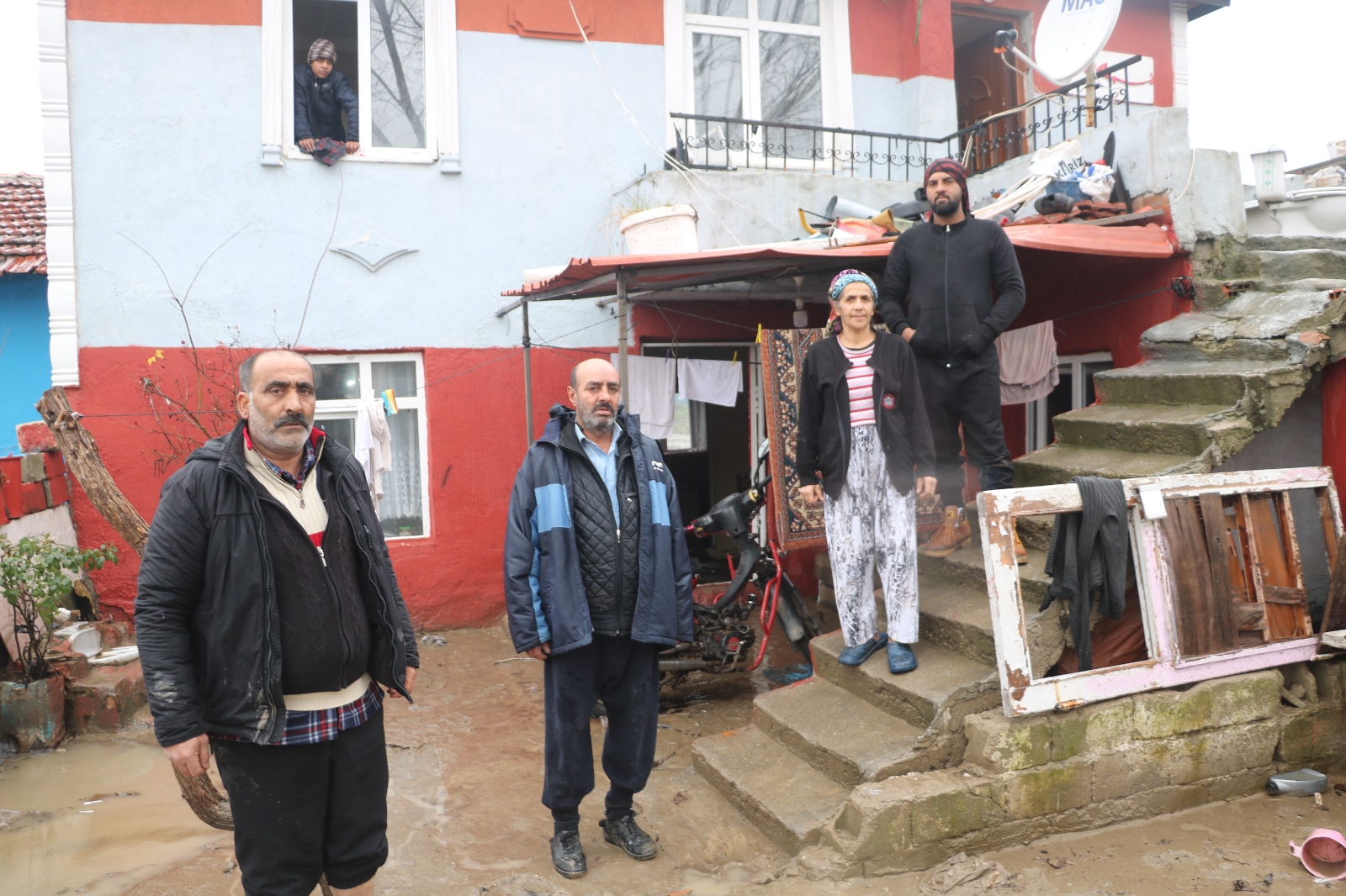 Yıllardır hazırladığı çeyiz sel sularına kapıldı