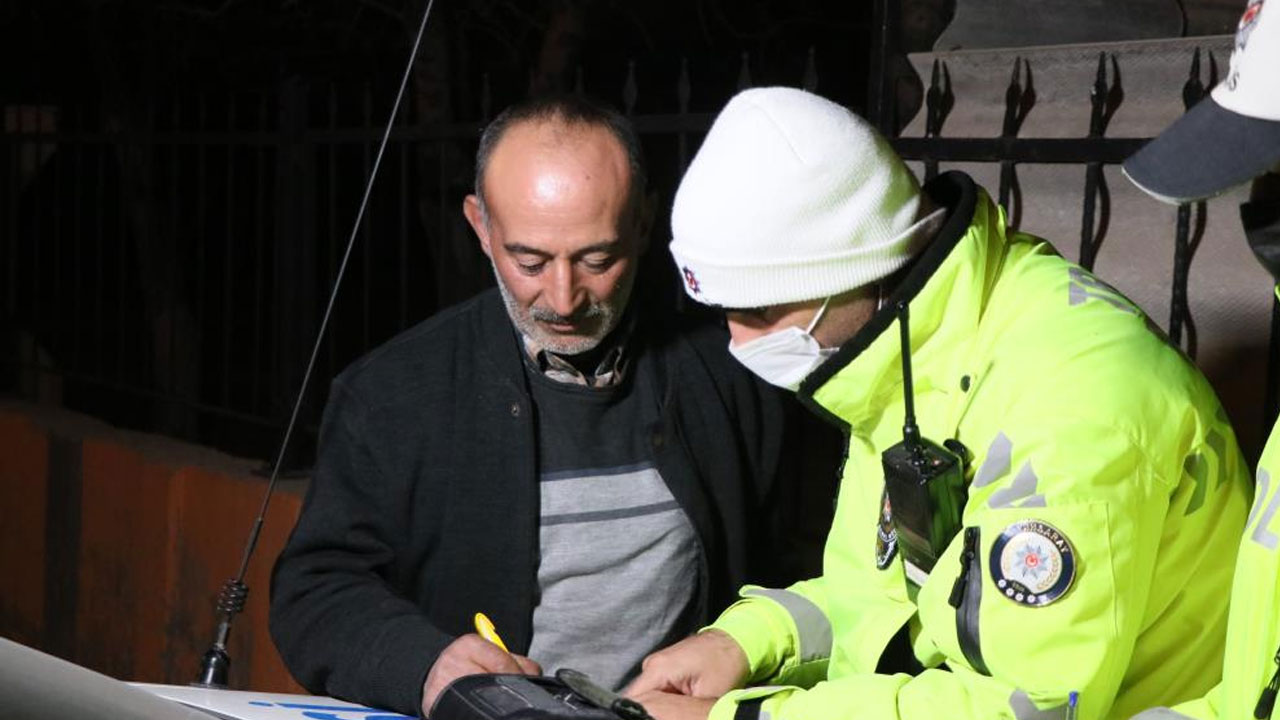 Alkollü araç kullanırken yakalanan sürücünün savunması pes dedirtti: Müşterim için içtim