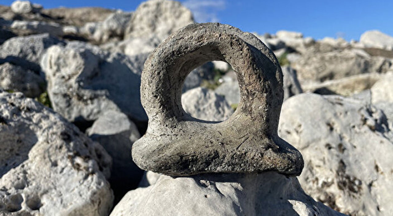 Keban Barajı Gölü’nde suların çekilmesiyle tarihi höyükler ortaya çıktı Keban Barajı Gölü’nde suların çekilmesiyle tarihi höyükler ortaya çıktı