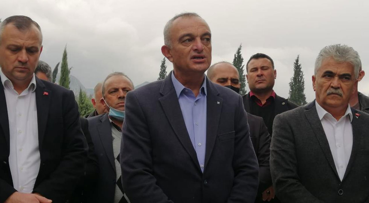 Soma’da hayatını kaybeden 301 maden işçisi mezarları başında anıldı