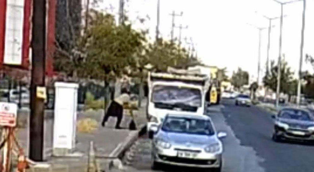 Kendisini polis olarak tanıtan suç makinesine yüz binlerce lirayı kendi elleriyle teslim etti