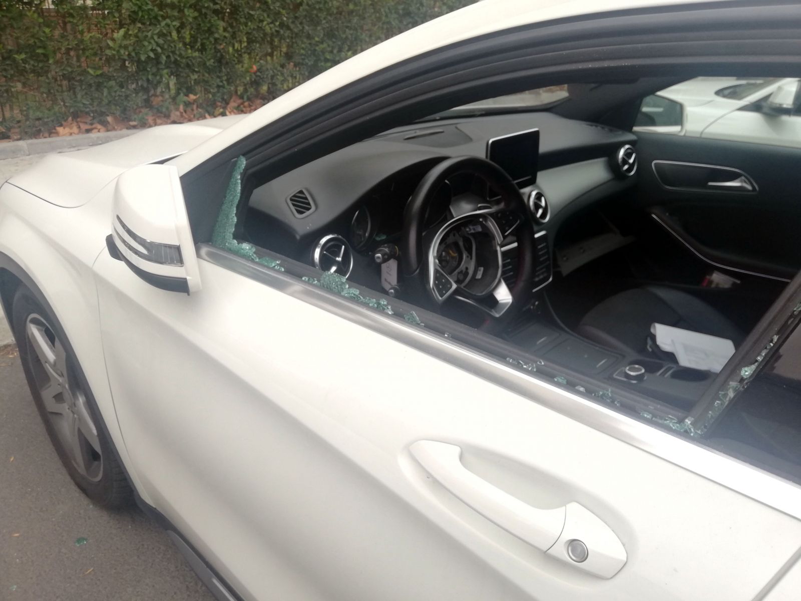 Akılalmaz hırsızlık! Aracını böyle görünce neye uğradığına şaşırdı