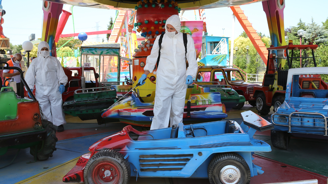 Lunapark ve tematik parklar 'kontrollü sosyal hayat' çerçevesinde açıldı