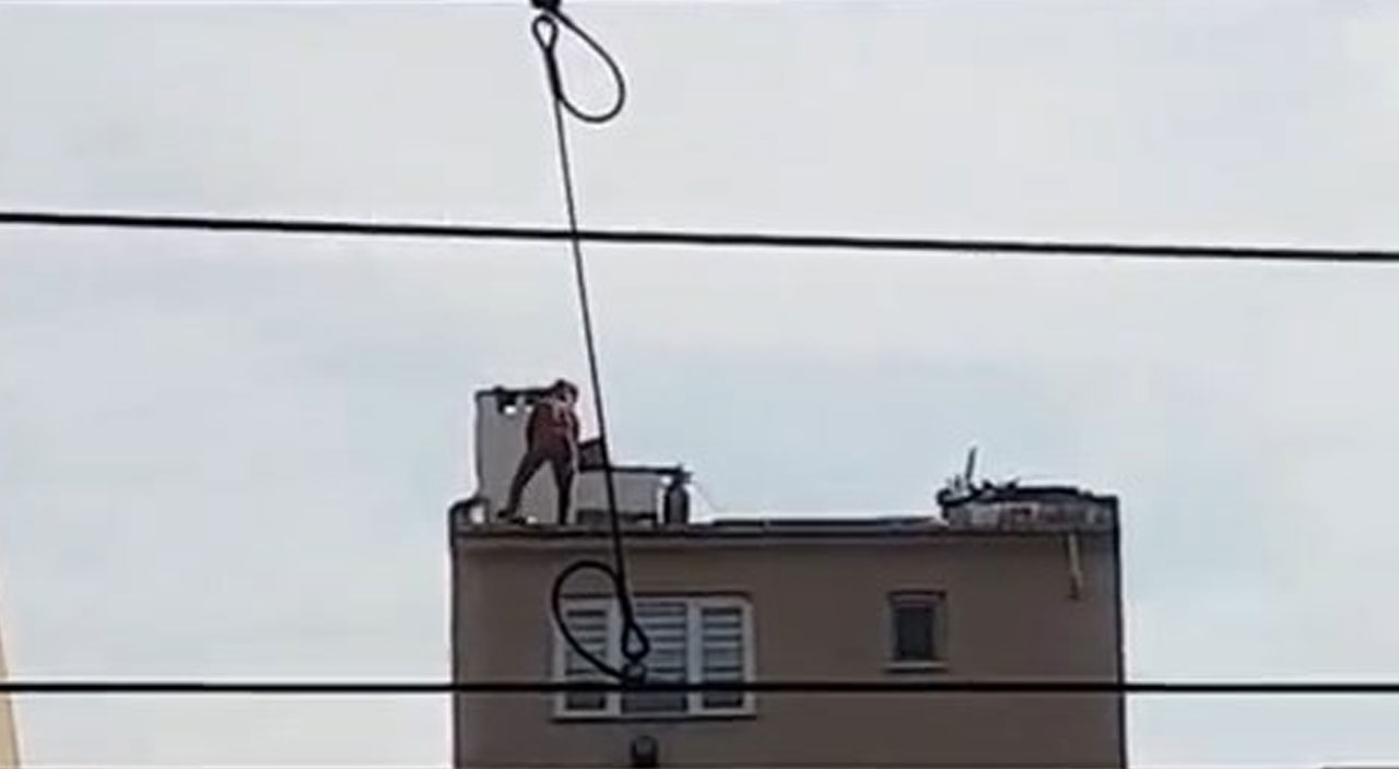 Bursa’da yatarak çatı tamiri yaptılar: Tedbirsizlikleriyle pes dedirttiler