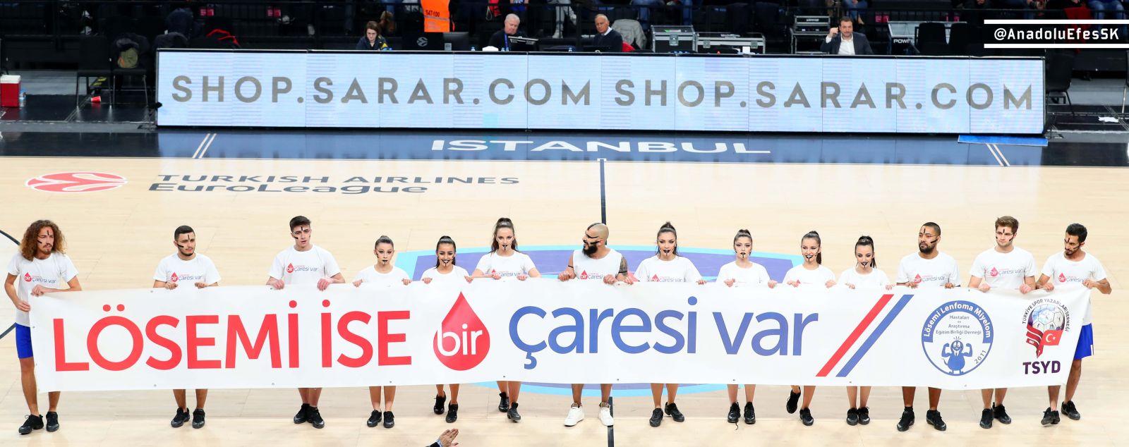 Anadolu Efes'in maçında gerçekleşen 'Kan Kanseri Mücadele Dansı' büyük alkış topladı