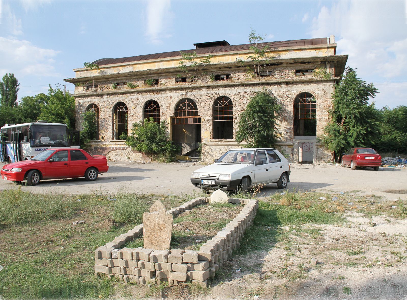 CHP'li Belediye'den türbe skandalı