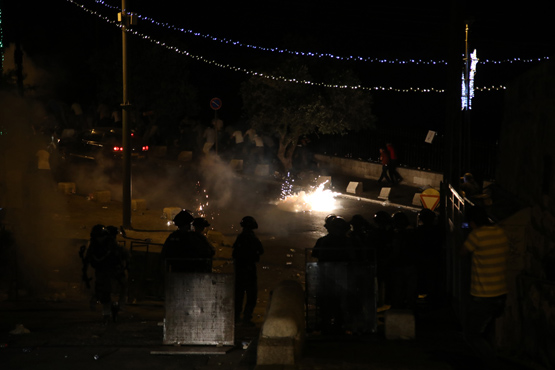 İsrail polisi namaz sonrası cemaate saldırdı: 13 yaralı