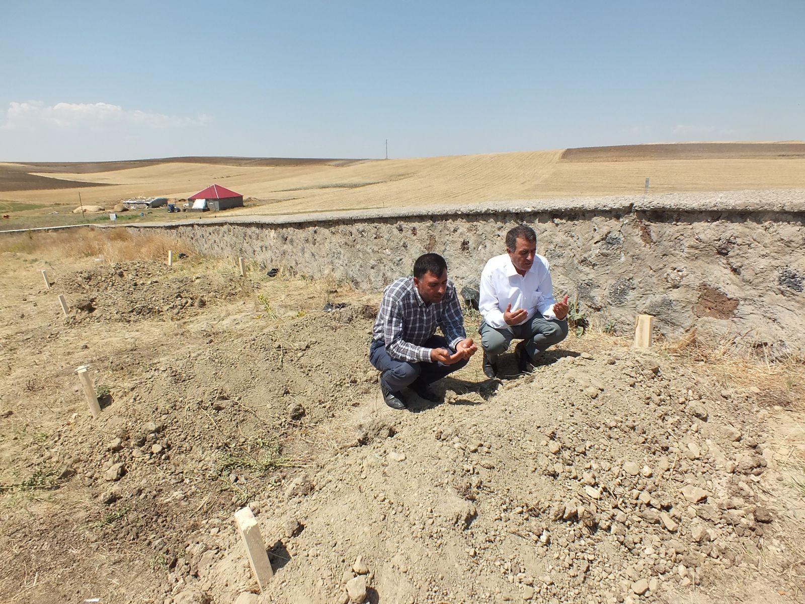 Murat Nehri’nde boğulan çocuklar yan yana defnedildi