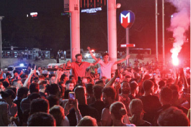 Milyarlık süper reklam! LIverpool-Chelsea maçını  iki milyar kişi naklen seyretti