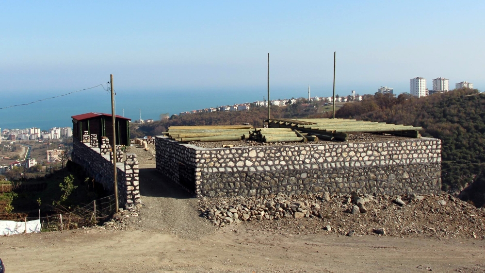 Eski komando kendine kale yaptı