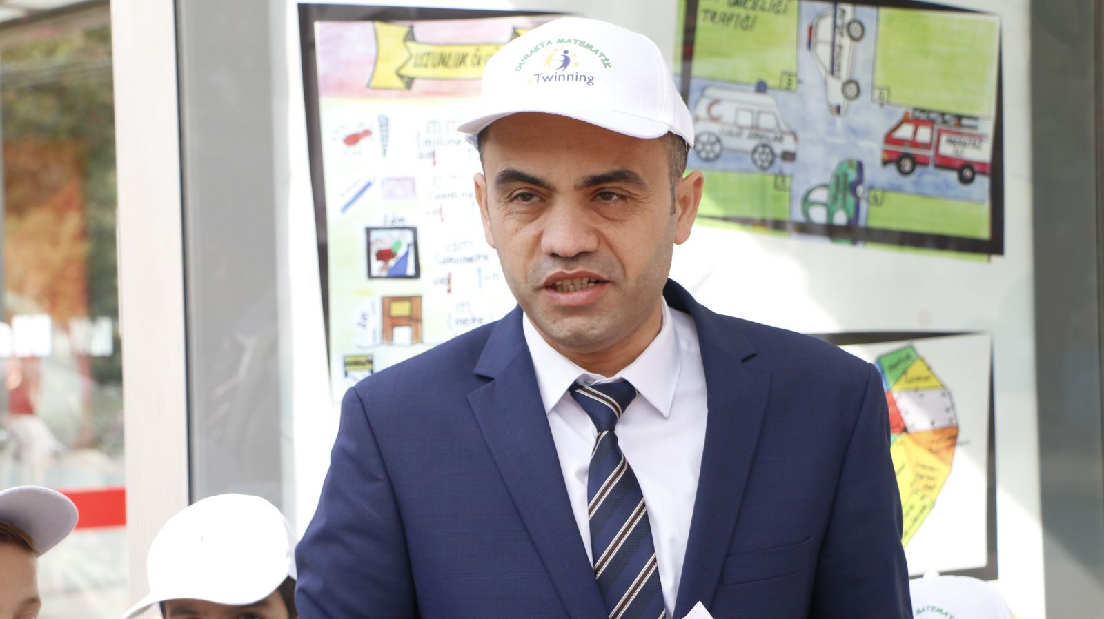 Otobüs beklerken durakta matematik öğrenilecek