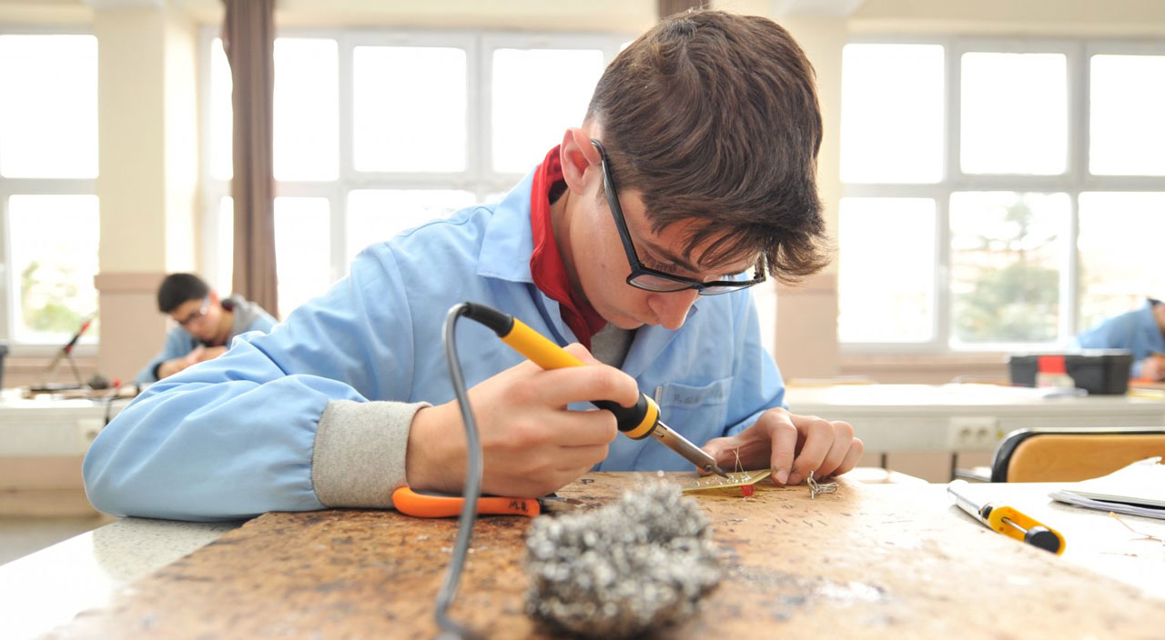 Mesleki eğitimde yeni dönem: 25 bin genç istihdam edilecek