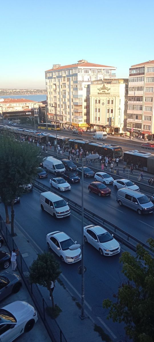 Avcılar'da 4 metrobüs çarpıştı: 99 yaralı
