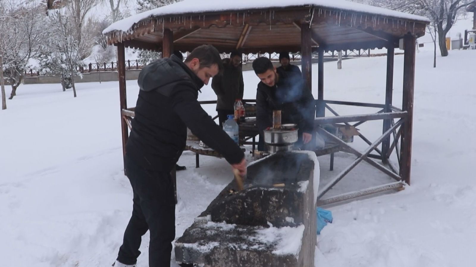 Sivaslıların karda mangal keyfi