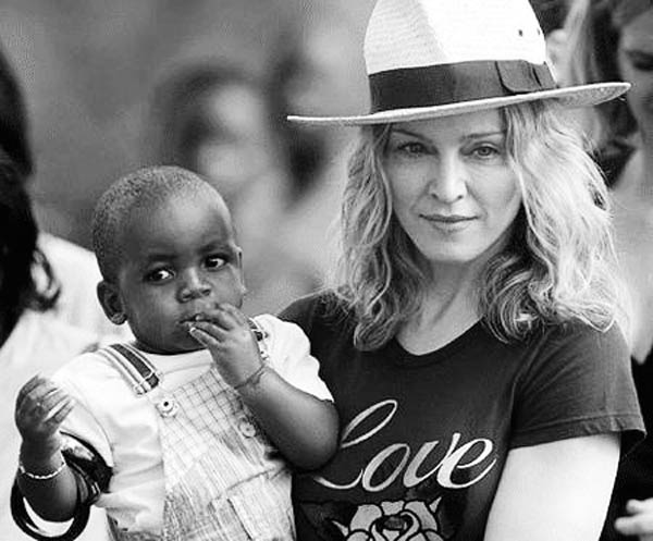 Kader yüzlerine güldü ünlüler evlat edindi