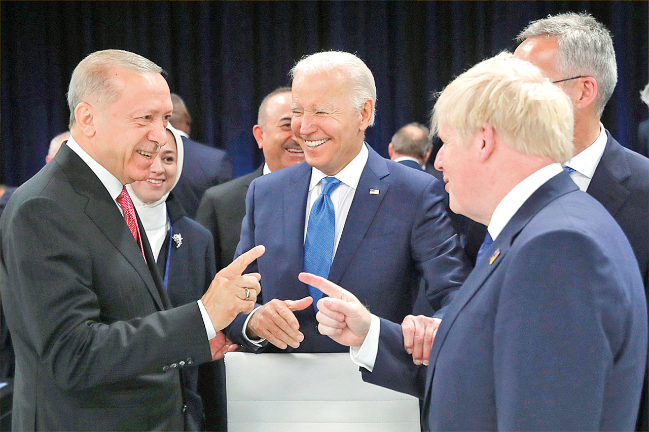 Dünya bu fotoğrafı konuşuyor! Erdoğan zirvede ev sahibi gibi