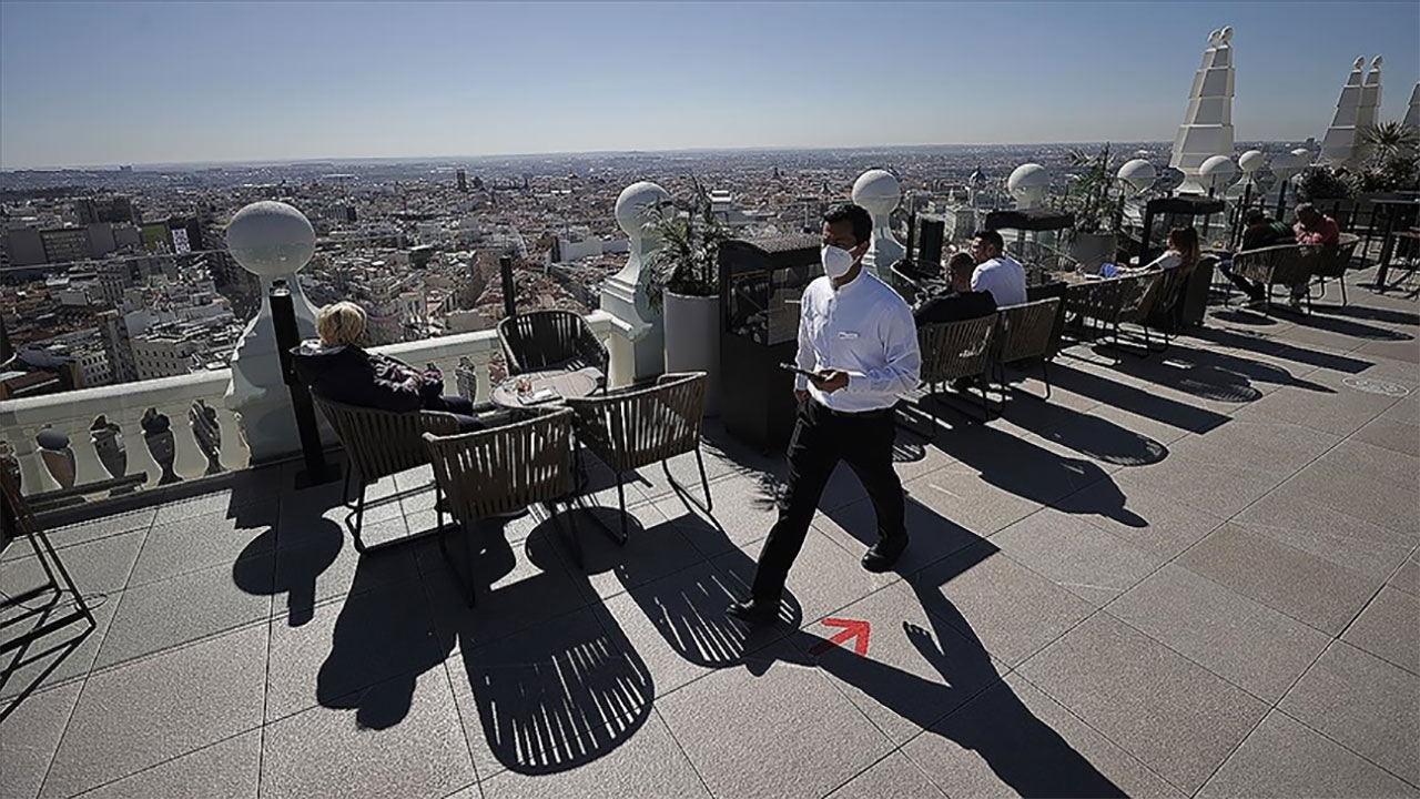 Madrid'de Covid kısıtlamaları kaldırılıyor