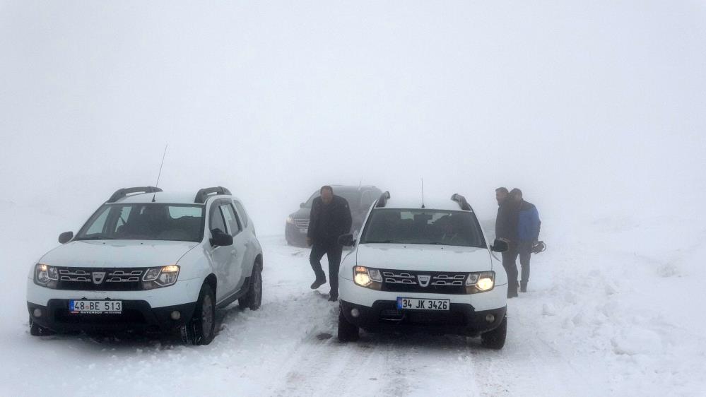 Muş'ta karda mahsur kalan 20 kişi kurtarıldı Muş'ta karda mahsur kalan 20 kişi kurtarıldı