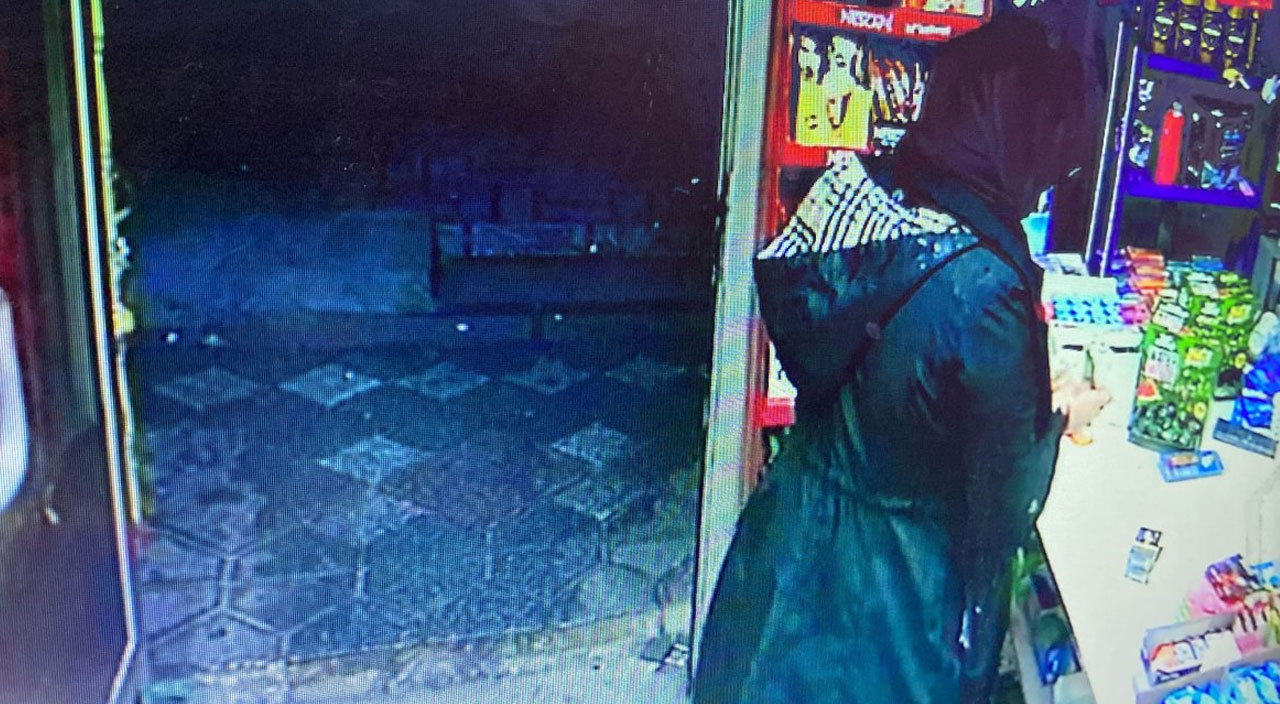 Bakkala bakan 9 yaşındaki çocuk kadın müşteri tarafından dolandırıldı