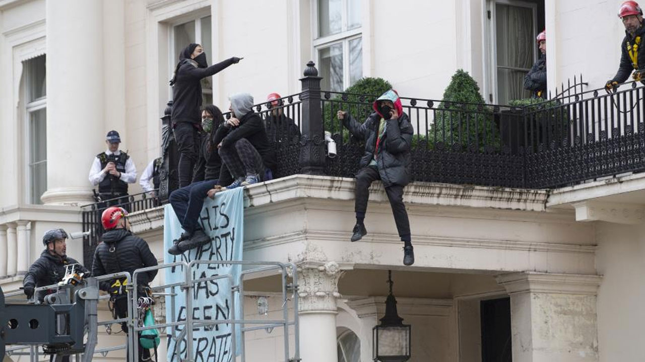 Rus milyarderlere şok! İngiltere ve Fransa'da malikaneleri işgal edildi