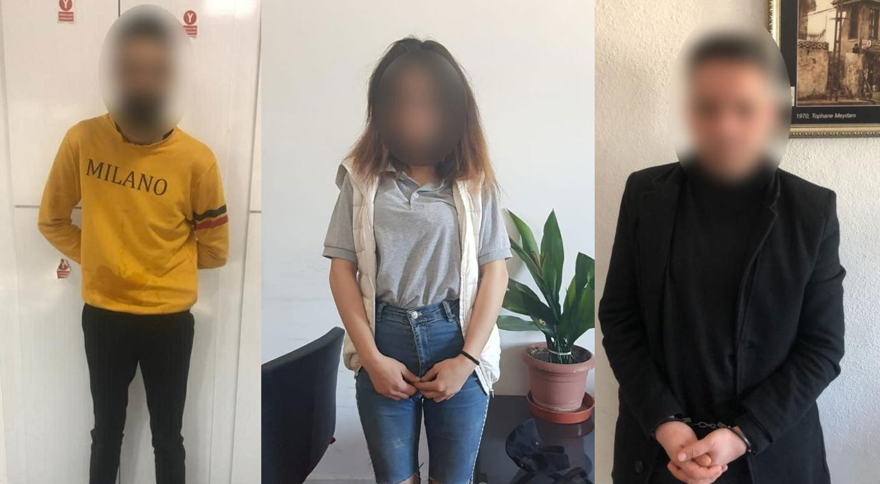 Rehin aldıkları gençlere mermi yutturup kadın elbisesi giydiren 4 kişi adliyeye sevk edildi Rehin aldıkları gençlere mermi yutturup kadın elbisesi giydiren 4 kişi adliyeye sevk edildi