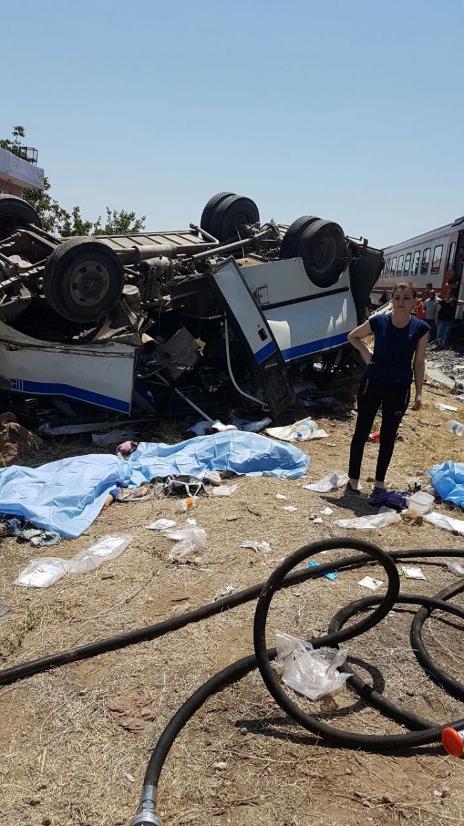 Manisa'da tren faciası: 6 ölü, 15 yaralı