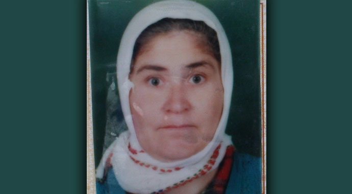 Eşinin kullandığı traktörün altında hayatını kaybetti