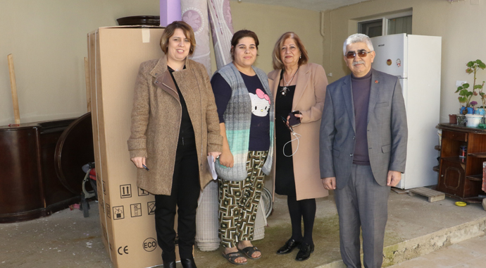 Evi yanan aileye eşya desteği