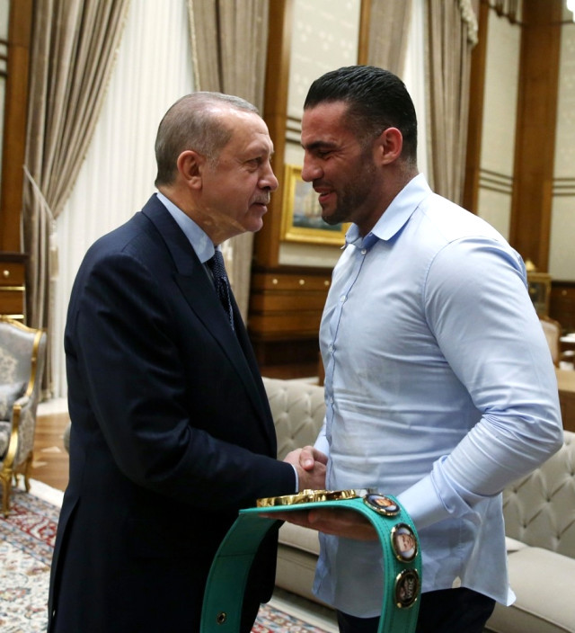 Dünya Şampiyonu boksörden Başkan Erdoğan'a çağrı: Ben Osmanlı torunuyum