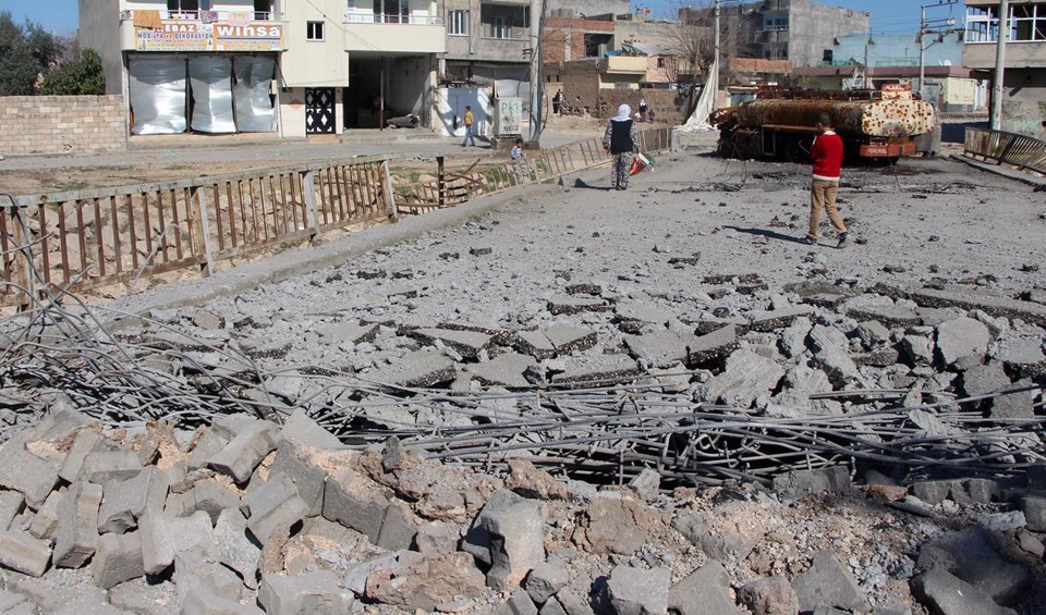 Mardin'de köprüye bombalı saldırı Mardin'de köprüye bombalı saldırı