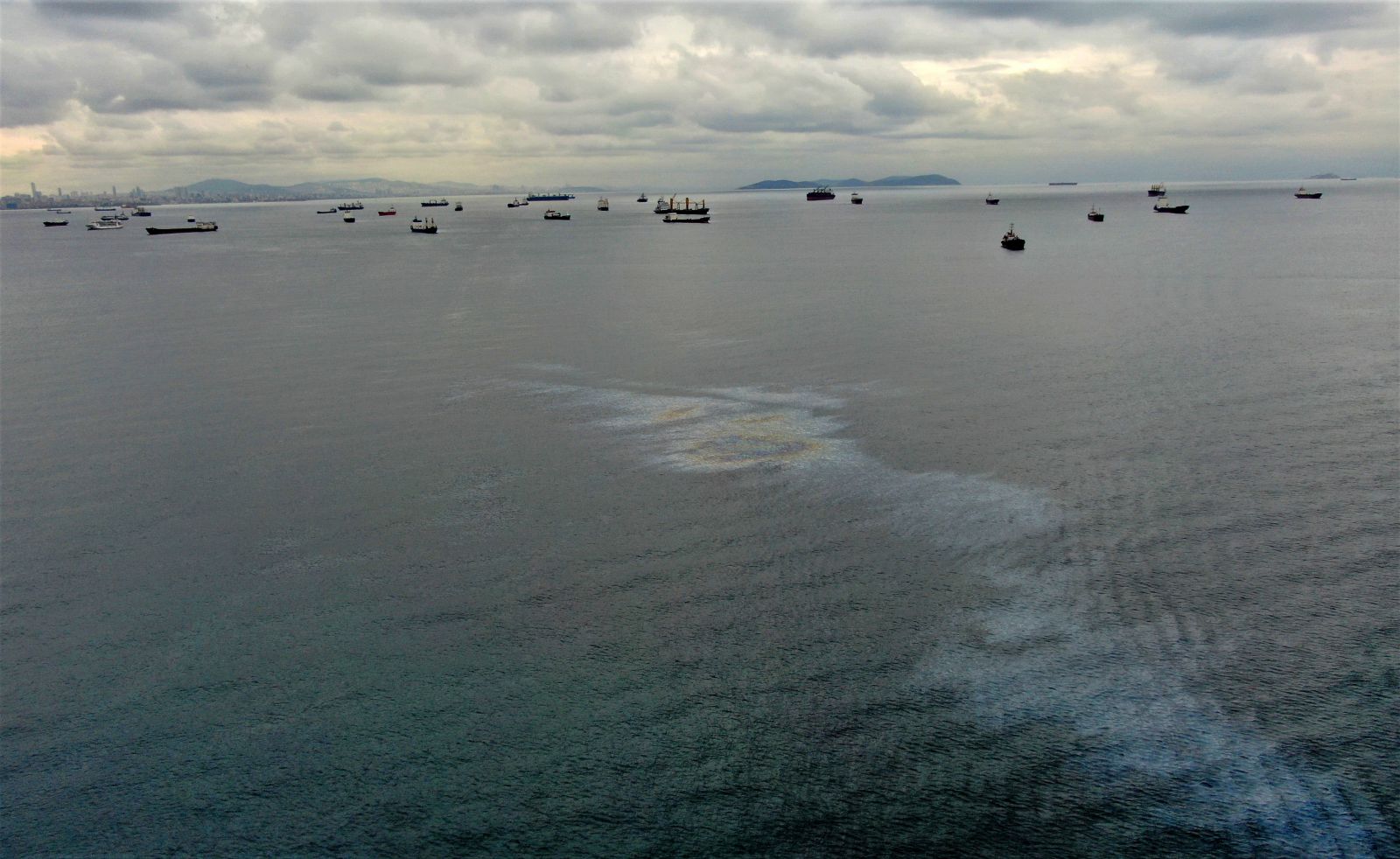 Marmara Denizinde çevre kirliliği! Sızan mazot ve yağın oluşturduğu tahribat gözler önüne serildi