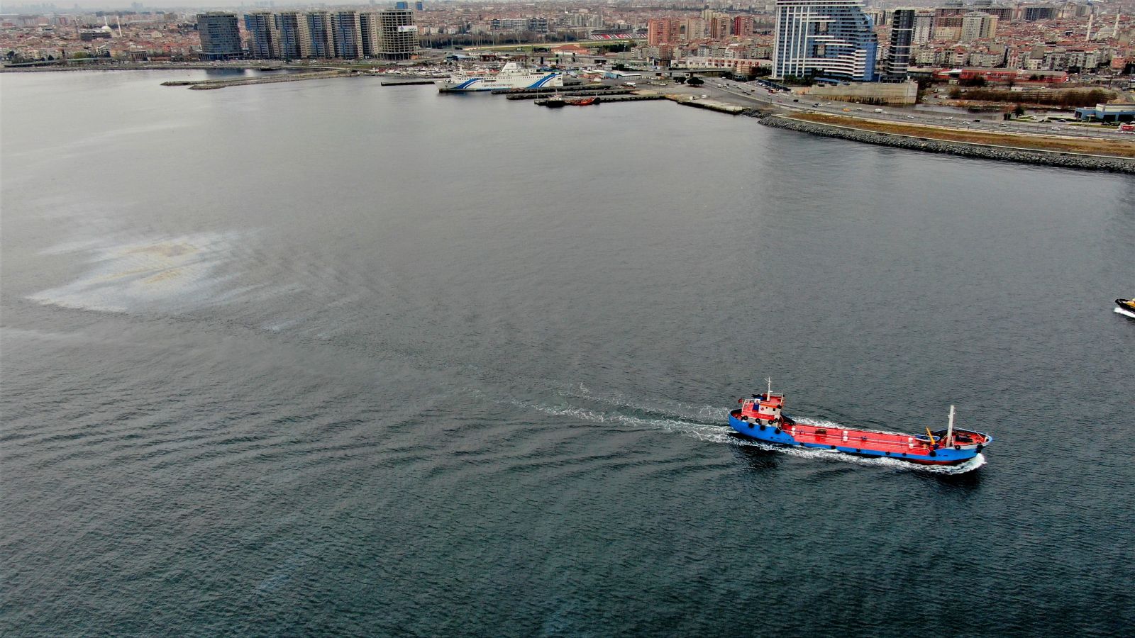 Marmara Denizinde çevre kirliliği! Sızan mazot ve yağın oluşturduğu tahribat gözler önüne serildi Marmara Denizinde çevre kirliliği! Sızan mazot ve yağın oluşturduğu tahribat gözler önüne serildi