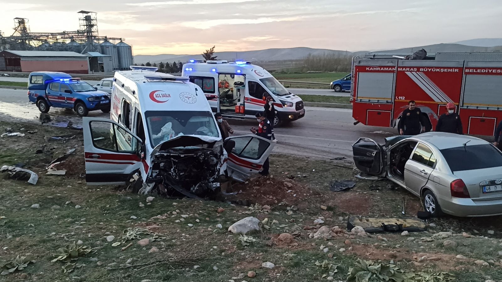 Kahramanmaraş'ta ambulans ile otomobil çarpıştı: 3 ölü, 3 yaralı