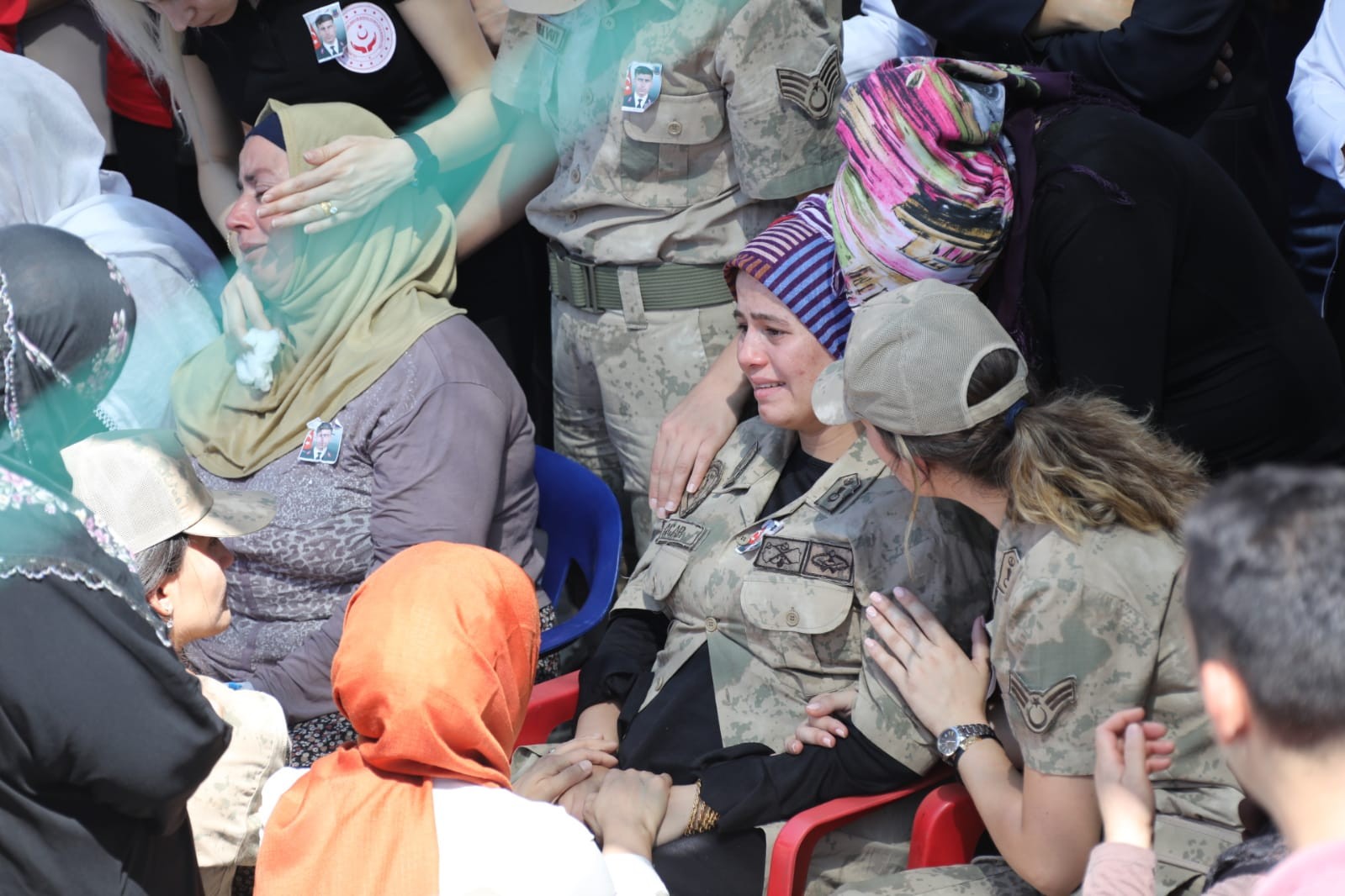 Şehit asker son yolculuğuna gözyaşlarıyla uğurlandı