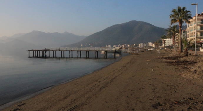 Marmaris'te deniz çekilmesi endişeye neden oldu