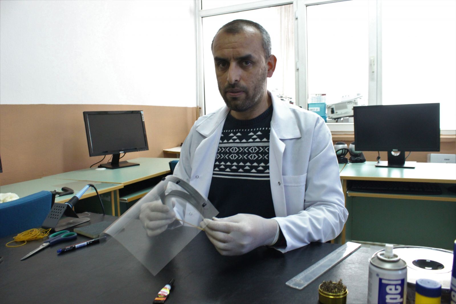 Koronavirüse karşı yüz koruyucu “siper maske” önlemi